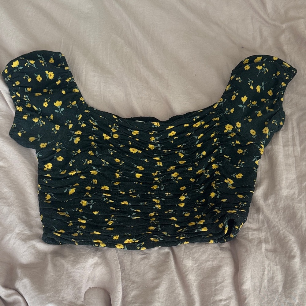 Junior’s Aeropostale Floral Black and Yellow Ruched Top